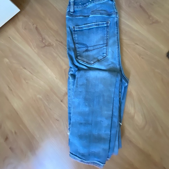 American Eagle Ripped/Distressed High Rise Skinny Jeans - Picture 3 of 10